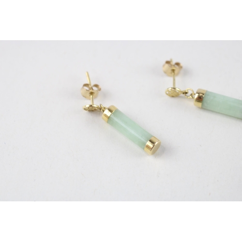 69 - 2x 9ct gold jade pendant & earrings (6.2g)