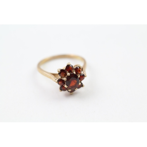 83 - 9ct gold vintage garnet cluster ring (2.7g) Size  N 1/2