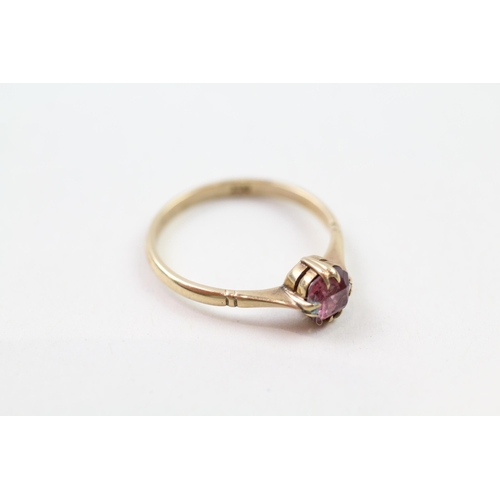 86 - 9ct gold pink gemstone solitaire ring (2g) Size  R