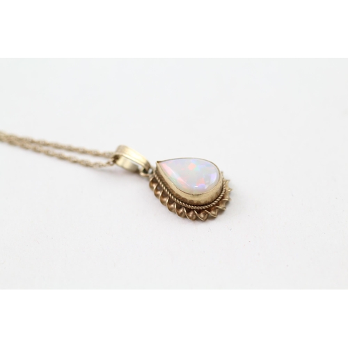 91 - 9ct gold vintage opal pendant & chain (1.5g)