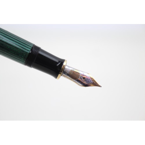 340 - PELIKAN M800 Green & Black 18ct Two Tone Gold Nib WRITING