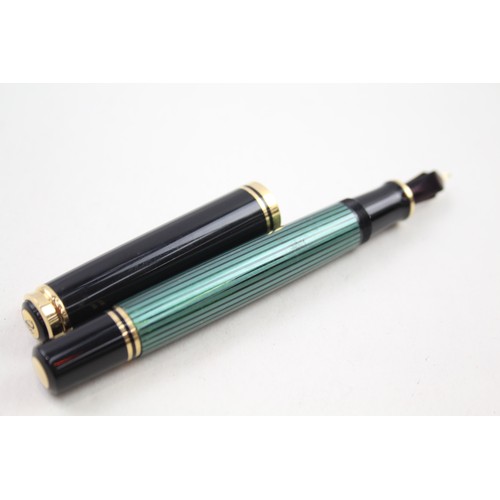 340 - PELIKAN M800 Green & Black 18ct Two Tone Gold Nib WRITING