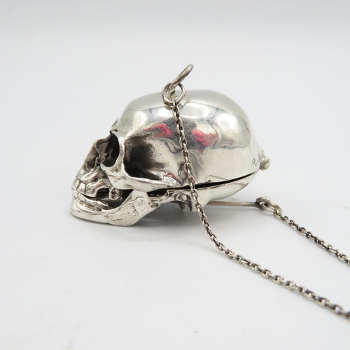 137 - Extremely fine detailed articulated Memento Mori human skull in sterling silver with hinged bottom j... 