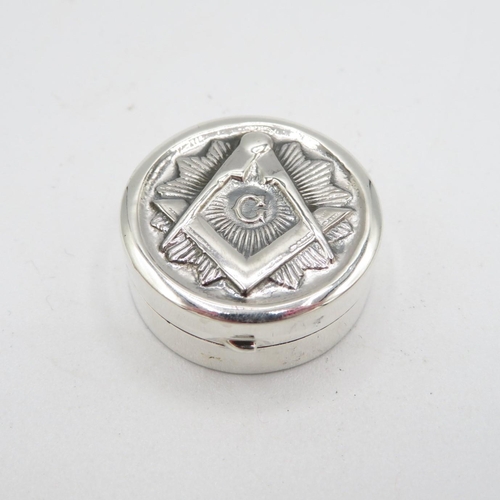 140 - HM 925 Sterling Silver Masonic Pill Box in perfect condition lid shuts tightly (13.4g)  30mm dia.