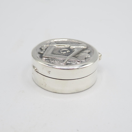 140 - HM 925 Sterling Silver Masonic Pill Box in perfect condition lid shuts tightly (13.4g)  30mm dia.