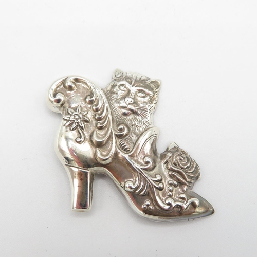 151 - Pussycat in a shoe in HM Sterling Silver 925 brooch in excellent condition with tight fitting pin (1... 