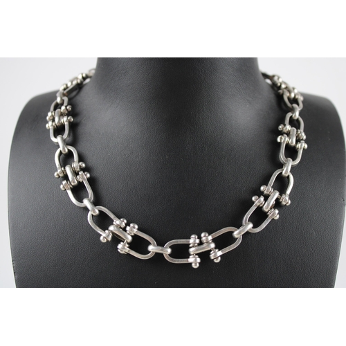 154 - Silver snaffle link necklace (102g)  46cm total length.