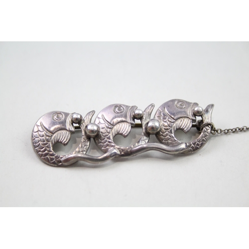 165 - Silver fish brooch by Danish maker T.M (8g)