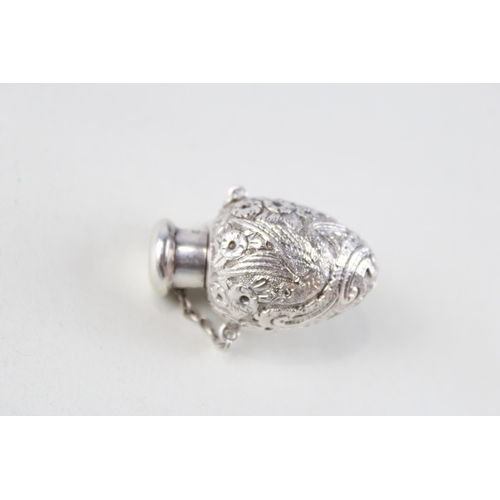 195 - Silver antique perfume bottle pendant (16g)