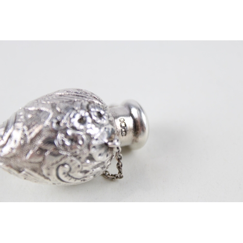 195 - Silver antique perfume bottle pendant (16g)