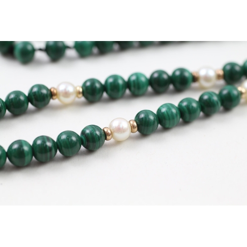 107 - 9ct gold malachite & cultured pearl necklace (30.6g)