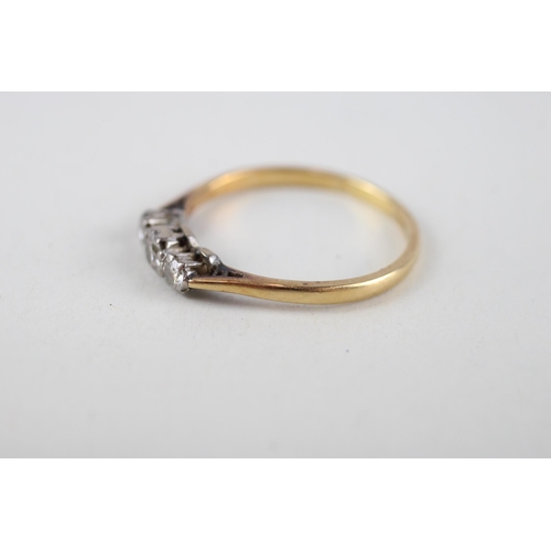 12 - 18ct gold vintage diamond three stone ring (2.4g) Size  Q