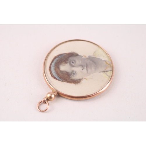 17 - 9ct gold picture locket, hallmarked Chester 1915 (6.3g)