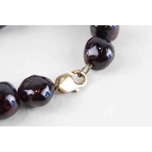 18 - 9ct gold naturally polished garnet substantial necklace (196.6g)