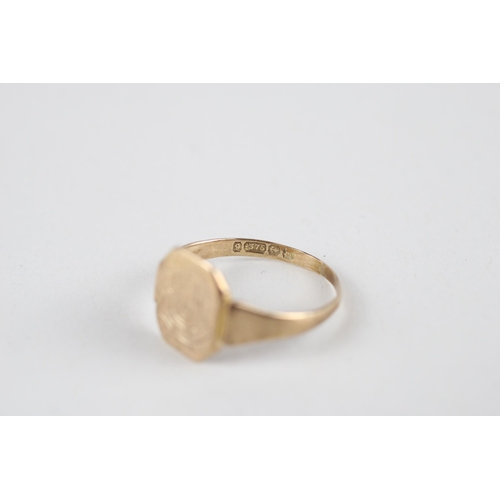 25 - 9ct gold engraved signet ring (1.7g) Size  P