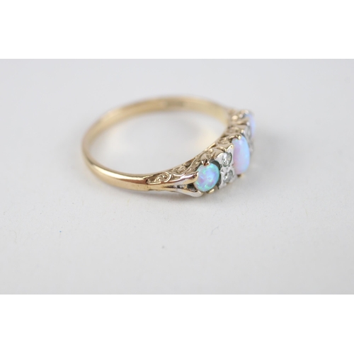 32 - 9ct gold opal & diamond ring (3g) Size  T