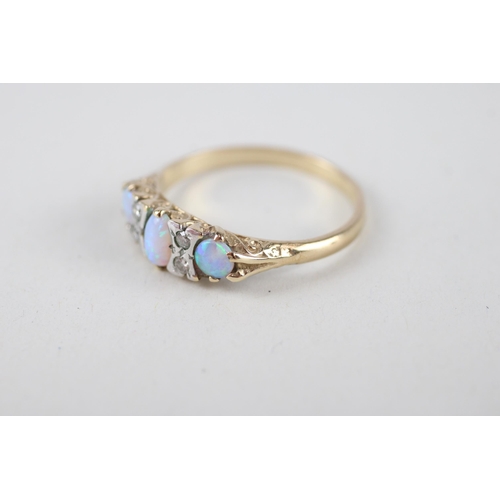 32 - 9ct gold opal & diamond ring (3g) Size  T