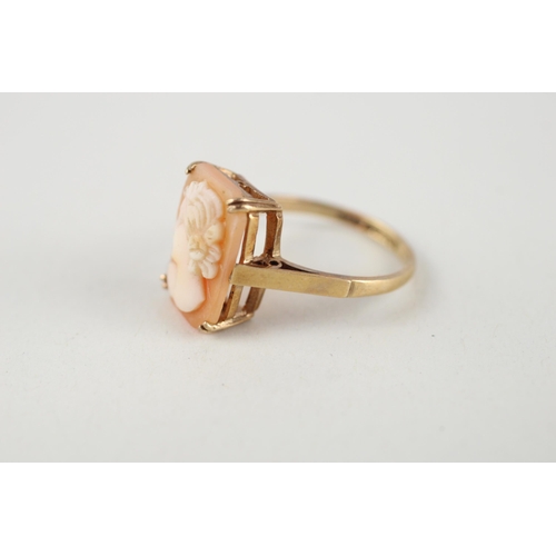 33 - 9ct gold shell cameo dress ring (2.7g) Size  M