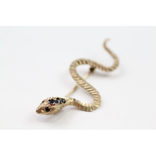 43 - 9ct gold sapphire snake brooch (2.8g) Size  O