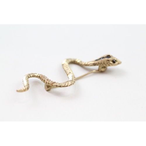 43 - 9ct gold sapphire snake brooch (2.8g) Size  O