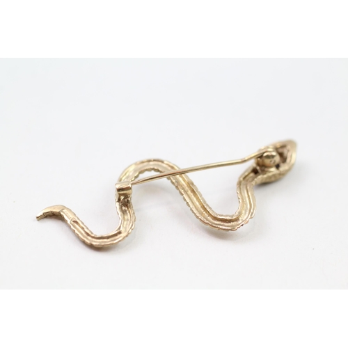 43 - 9ct gold sapphire snake brooch (2.8g) Size  O