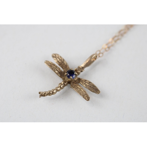 9 - 9ct gold blue gem dragonfly pendant & chain (1.2g)