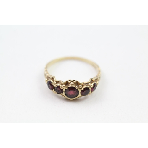 91 - 9ct gold garnet ring (3.3g) Size  S