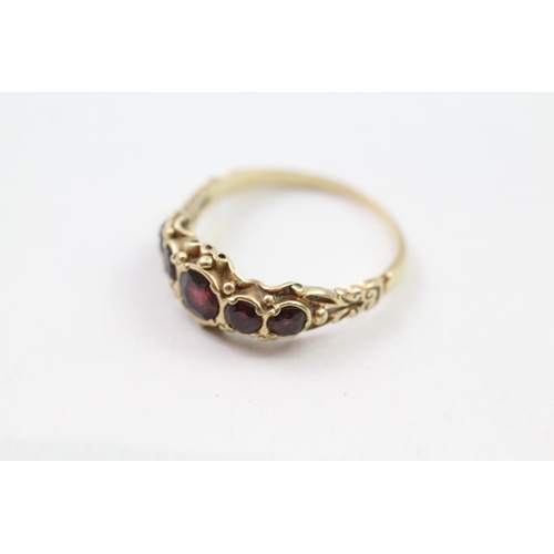 91 - 9ct gold garnet ring (3.3g) Size  S