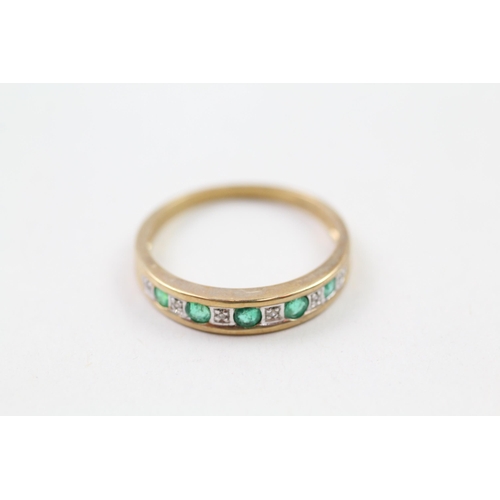 95 - 9ct gold emerald & diamond half eternity ring (2.4g) Size  L