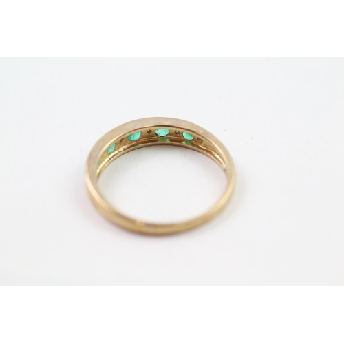 95 - 9ct gold emerald & diamond half eternity ring (2.4g) Size  L