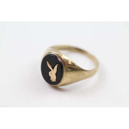 99 - 9ct gold 1980's black onyx playboy signet ring (2.9g) Size  O