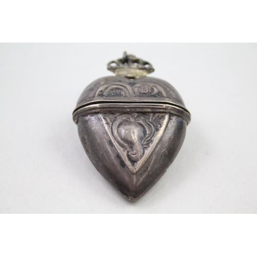 246 - Antique .880 Silver Novelty Heart Shaped Vinaigrette (29g)