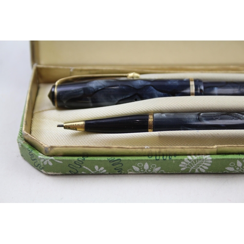 335 - Vintage CONWAY STEWART 15 Navy FOUNTAIN PEN w/ 14ct Gold Nib WRITING