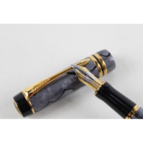 356 - PARKER Duofold Grey Lacquer Fountain Pen w/ 18ct Gold Nib WRITING