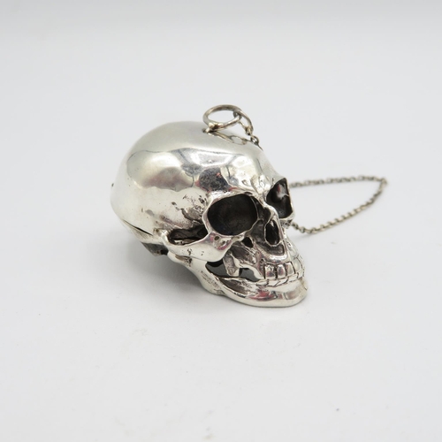 196 - Extremely fine detailed articulated Memento Mori human skull in sterling silver with hinged bottom j... 