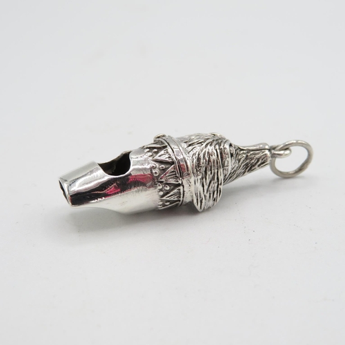 197 - HM 925 Sterling Silver dog whistle with fob ring and detailed dog head design fully working (11.3g) ... 