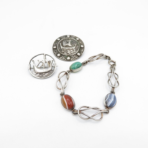 252 - A collection of Scottish silver jewellery including an agate bracelet (35g)