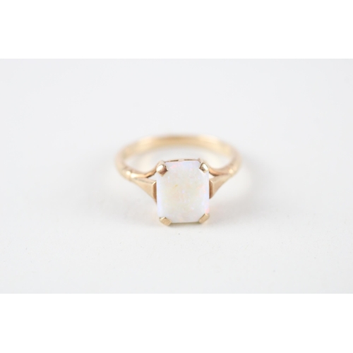 101 - 9ct gold opal dress ring (2.3g) Size  K