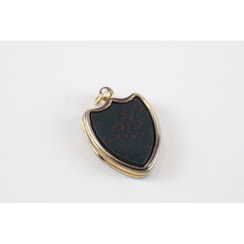 103 - 9ct gold back & front bloodstone patterned locket (5.2g)