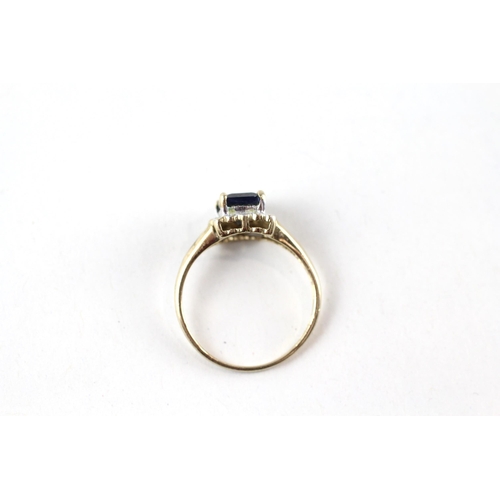 105 - 9ct gold sapphire & diamond cluster ring (2g) Size  P