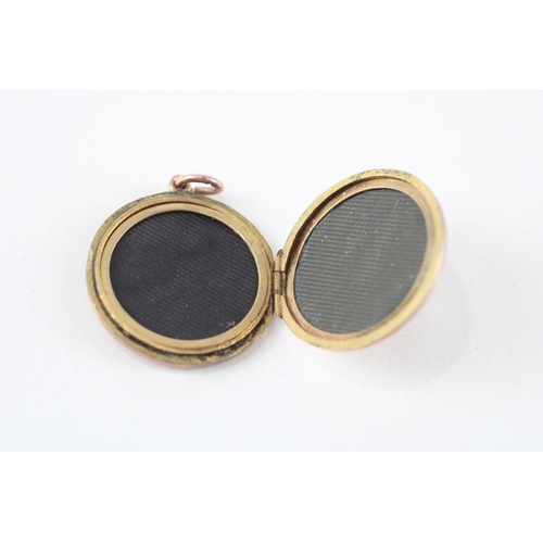 110 - 9ct gold engraved locket (4.5g)