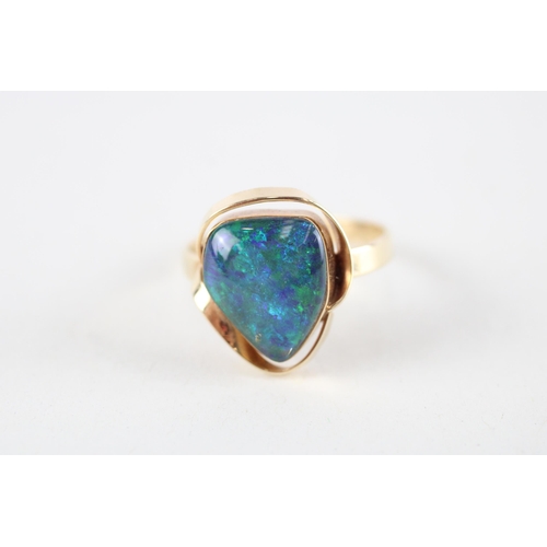 115 - 14ct opal triplet dress ring (2.4g) Size  O