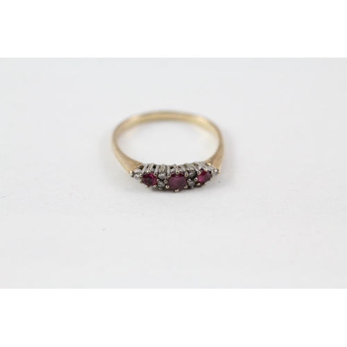 120 - 9ct gold ruby & diamond ring (2g) Size  Q