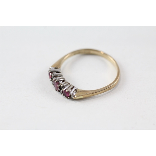 120 - 9ct gold ruby & diamond ring (2g) Size  Q