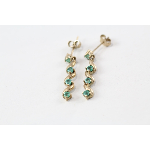 123 - 9ct gold emerald drop earrings (2.1g)