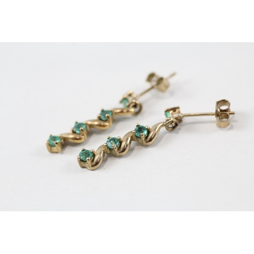 123 - 9ct gold emerald drop earrings (2.1g)