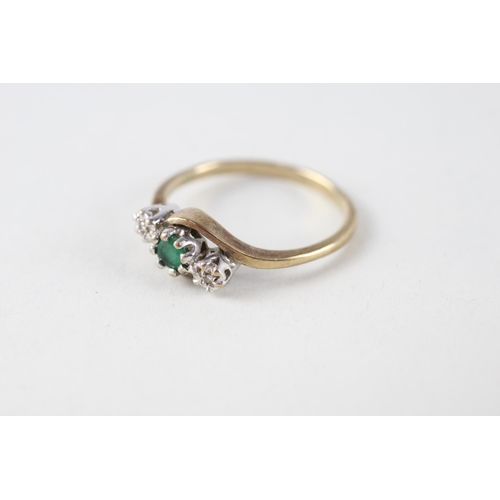 128 - 9ct gold emerald & diamond three stone ring (2.1g) Size  Q