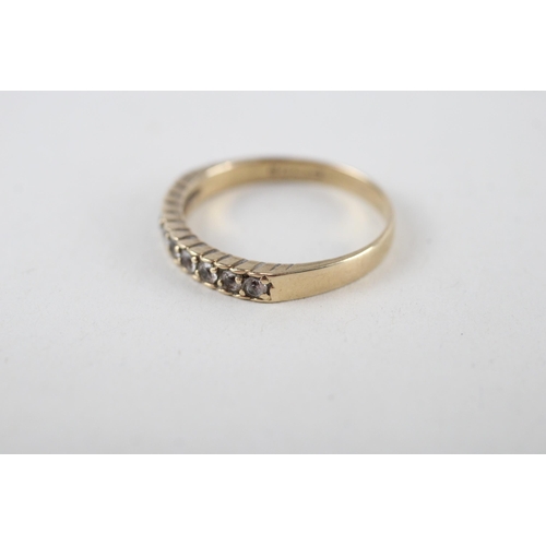 134 - 9ct gold synthetic spinnel half eternity ring (2.2g) Size  R