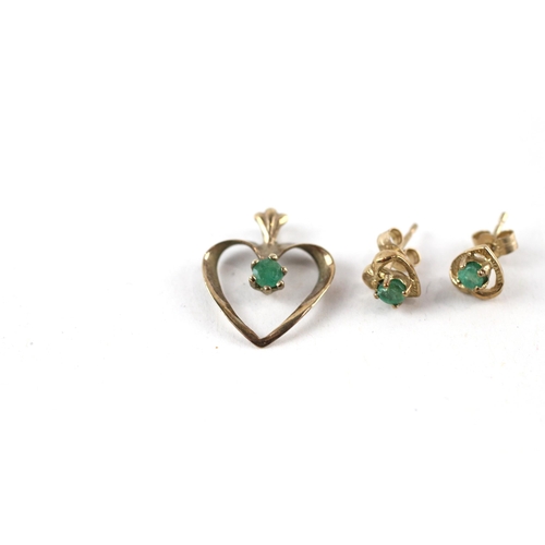 31 - 2x 9ct gold emerald pendant & earrings set (1.4g)