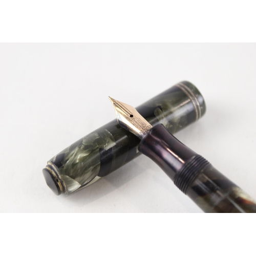 356 - Vintage PARKER Vaccumatic Green FOUNTAIN PEN w/ 14ct Gold Nib WRITING